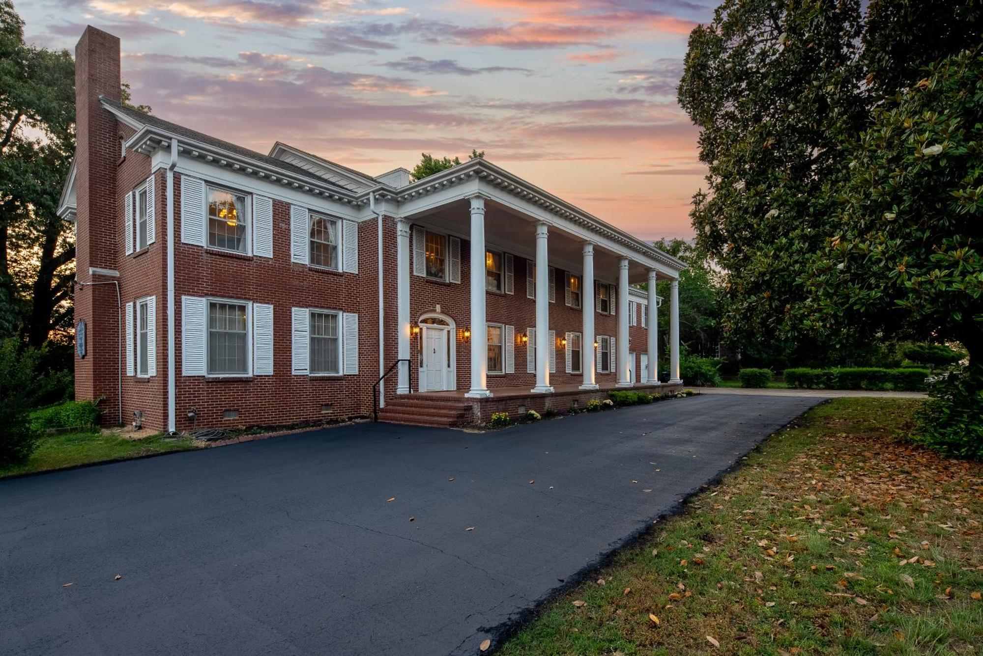 Beland Mansion-Blooming Garden Suite! Fort Smith Exterior photo